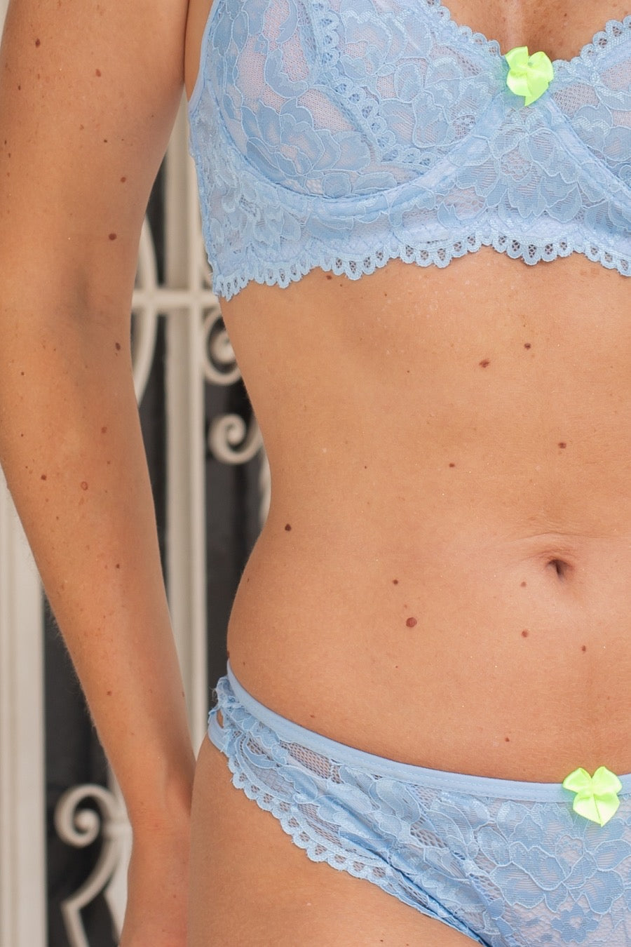 CONJUNTO DE LINGERIE RENDADO COM ARO SEM BOJO CALCINHA ESTILO ASA DELTA